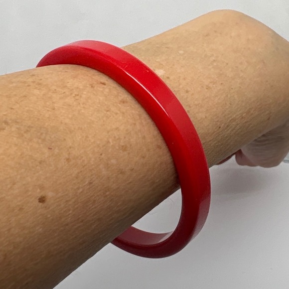 1980s Red Bangle Bracelet Women's Fashion Accessory Jewelry Hard Plastic Retro - Picture 2 of 5